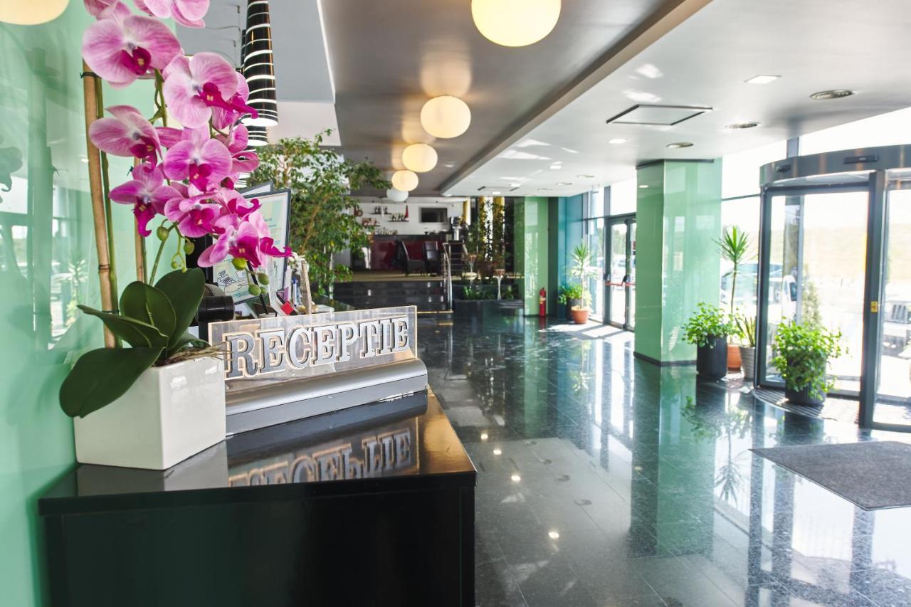 Hotel EMD Bacău Buitenkant foto