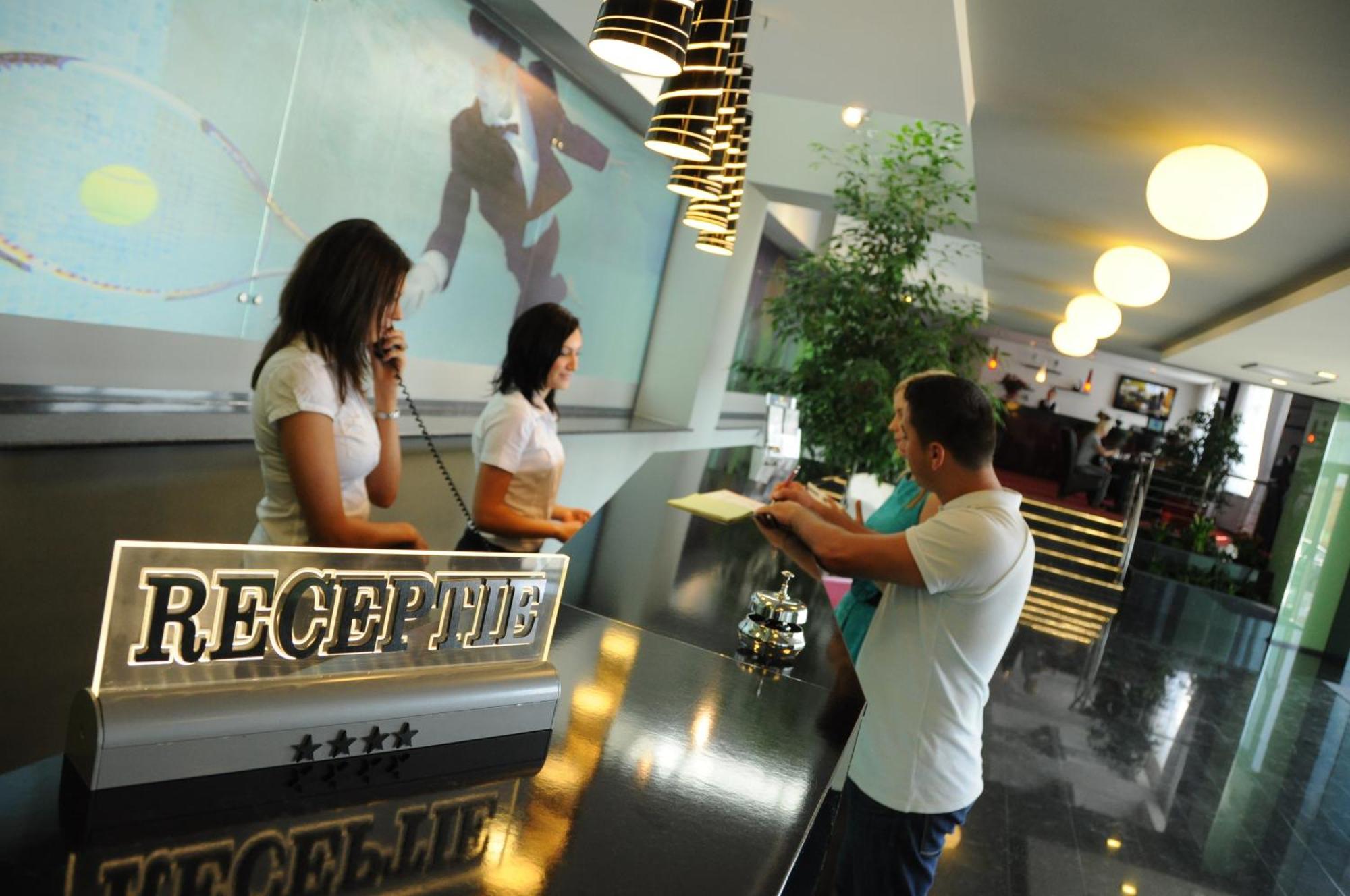 Hotel EMD Bacău Buitenkant foto