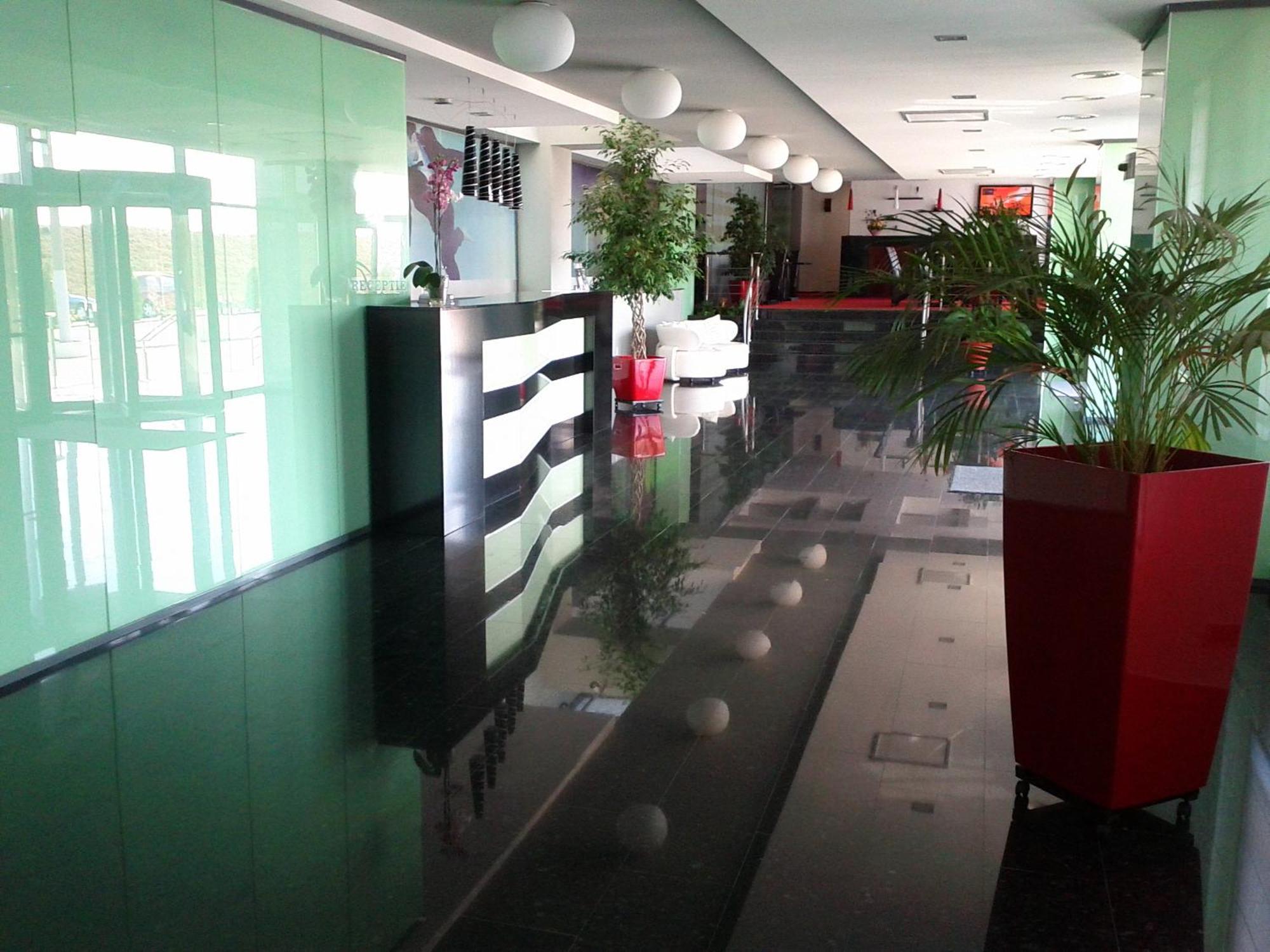 Hotel EMD Bacău Buitenkant foto