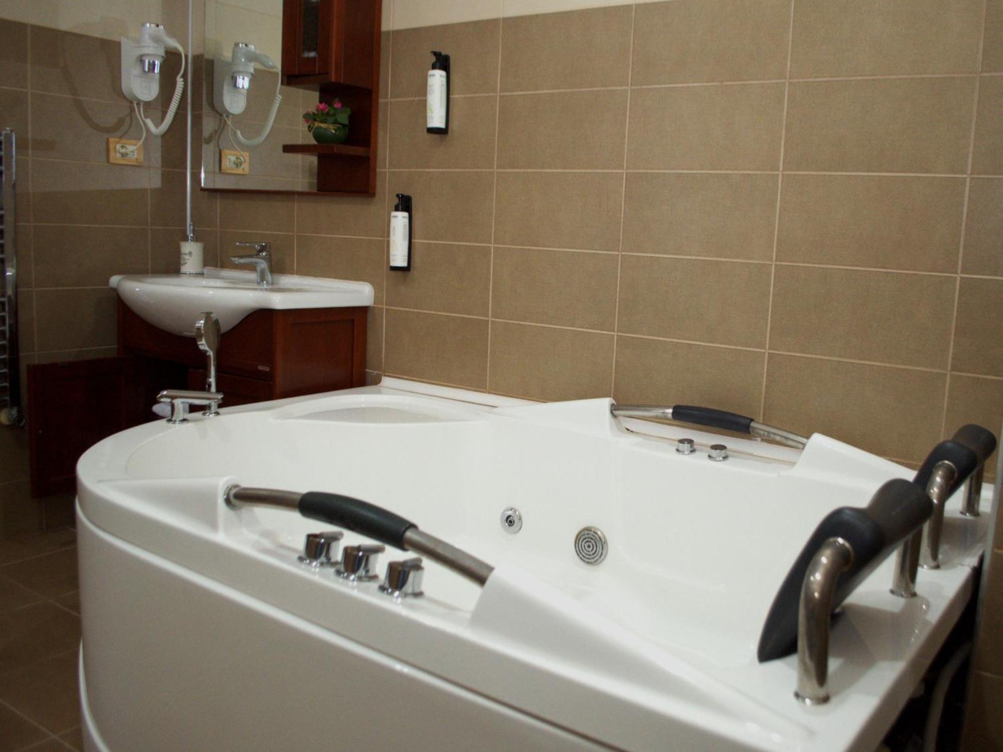 Hotel EMD Bacău Buitenkant foto