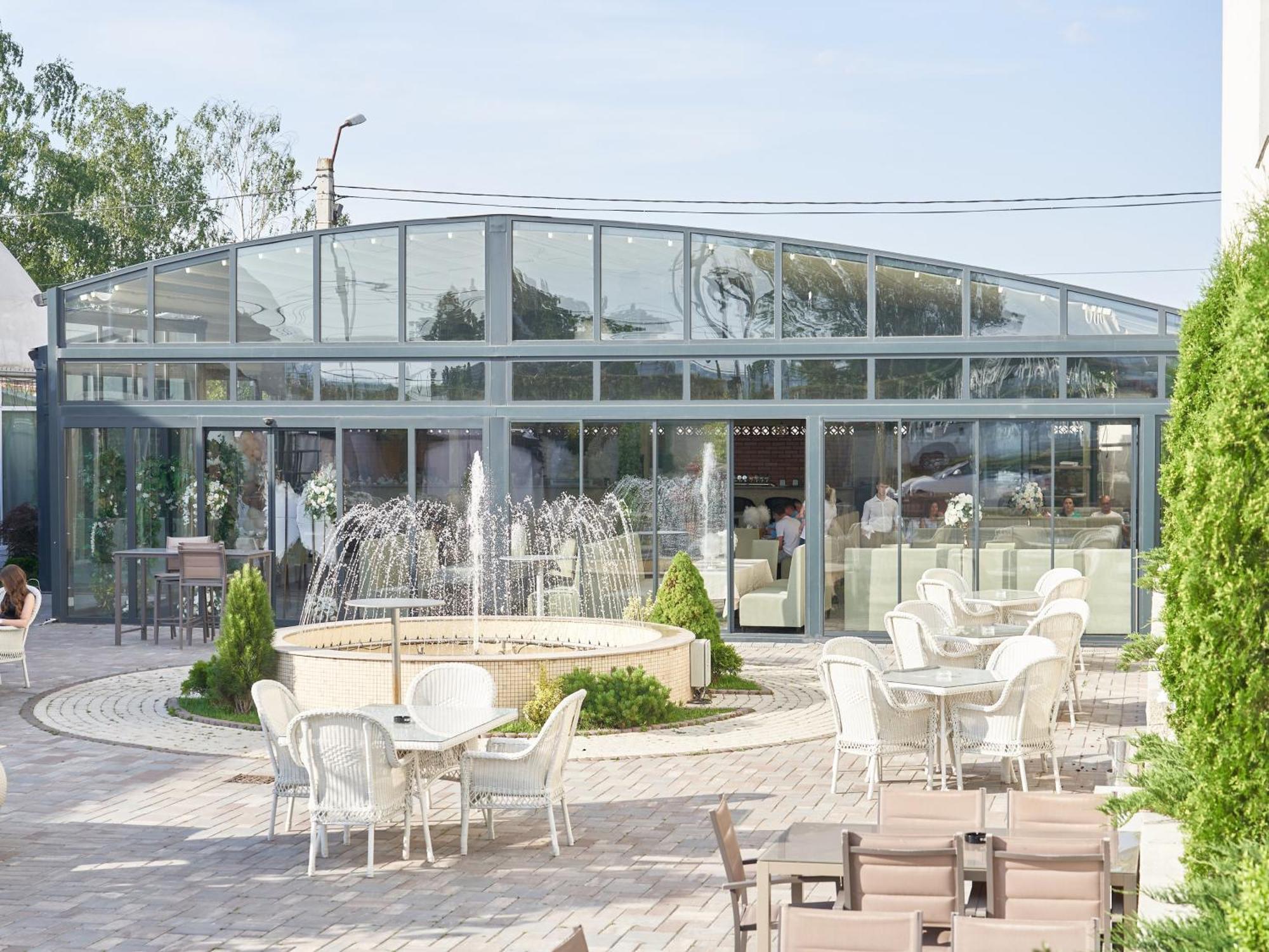 Hotel EMD Bacău Buitenkant foto