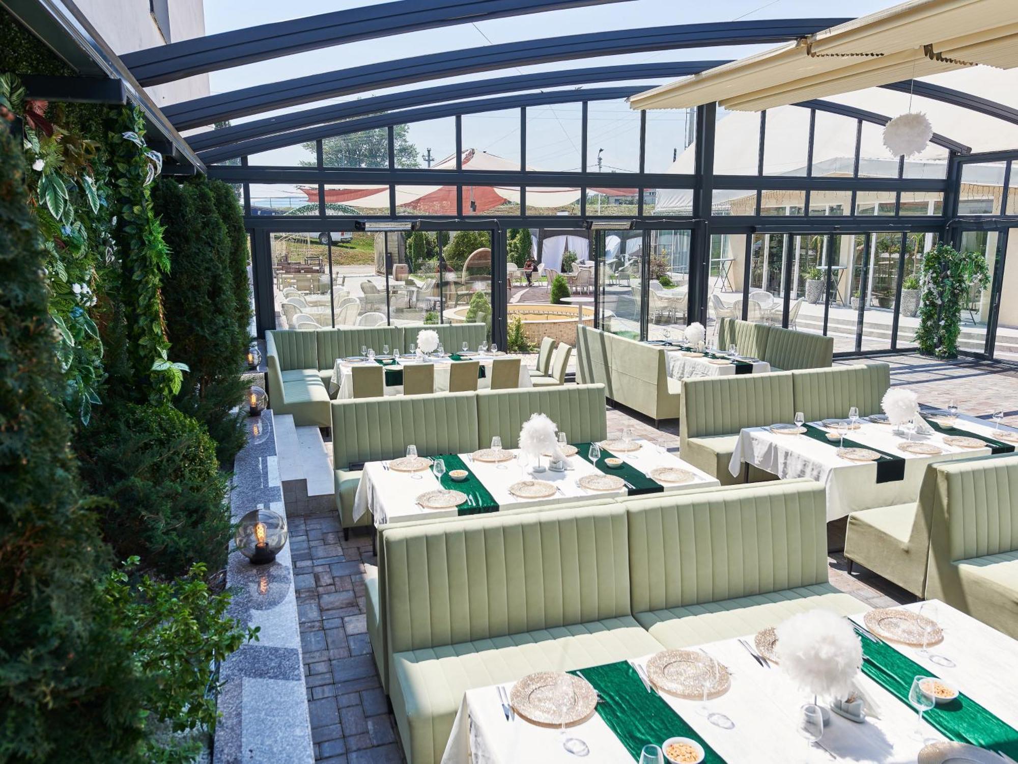 Hotel EMD Bacău Buitenkant foto