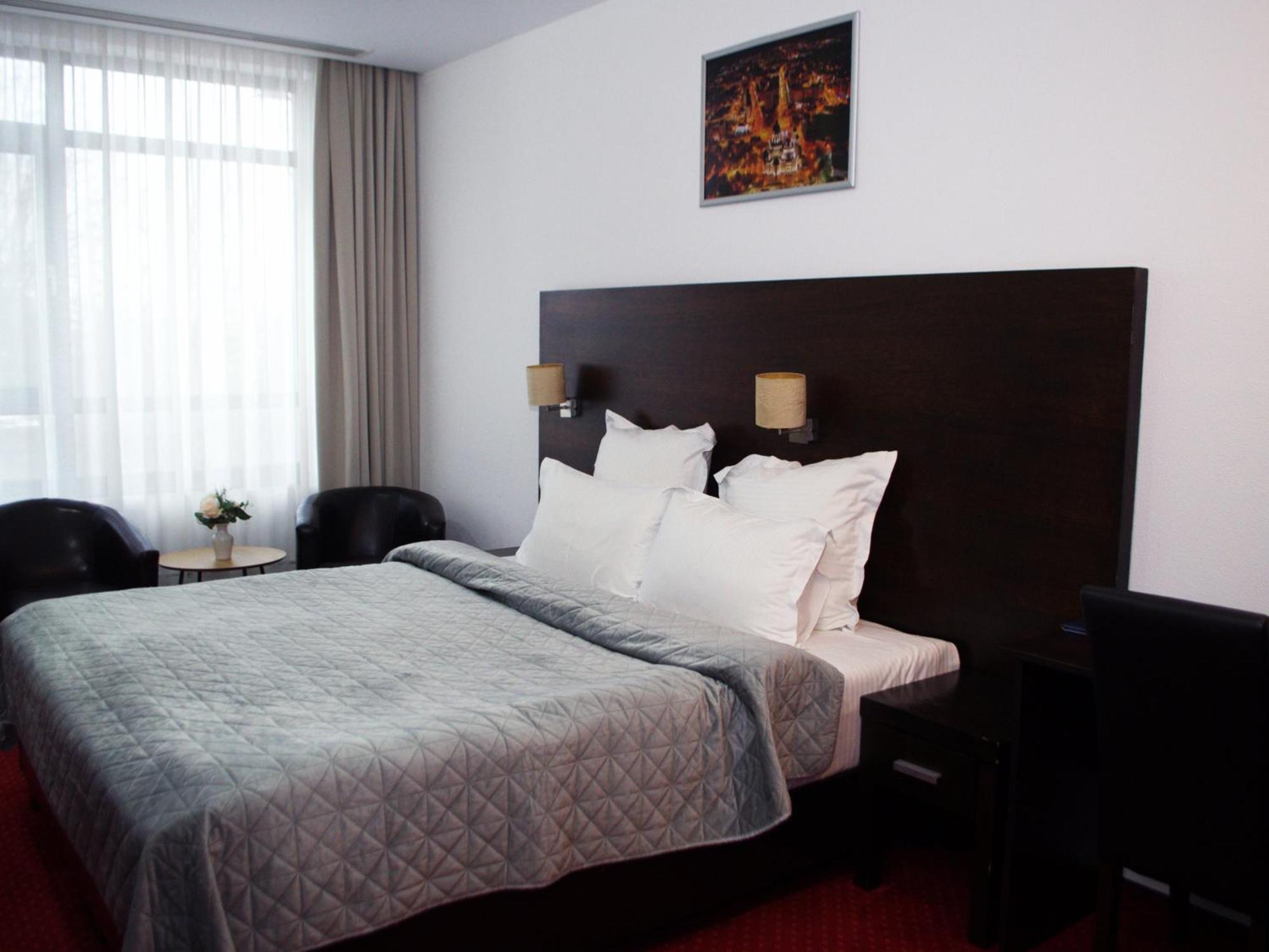 Hotel EMD Bacău Buitenkant foto
