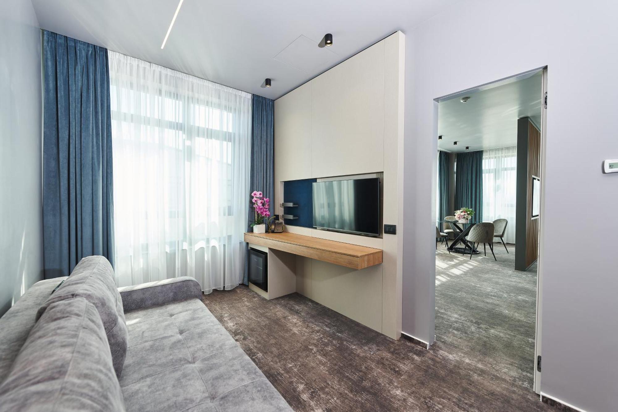 Hotel EMD Bacău Buitenkant foto