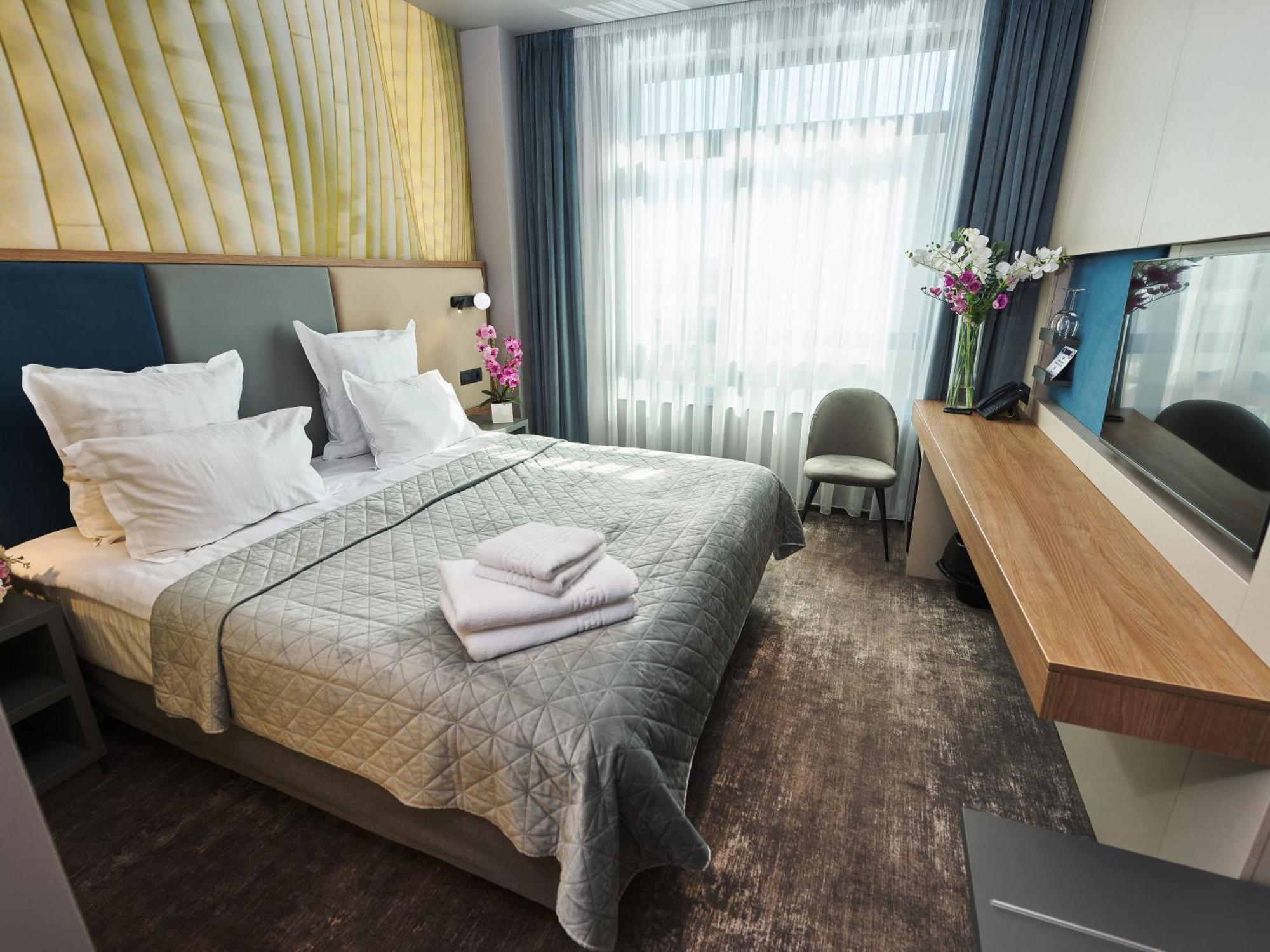Hotel EMD Bacău Buitenkant foto