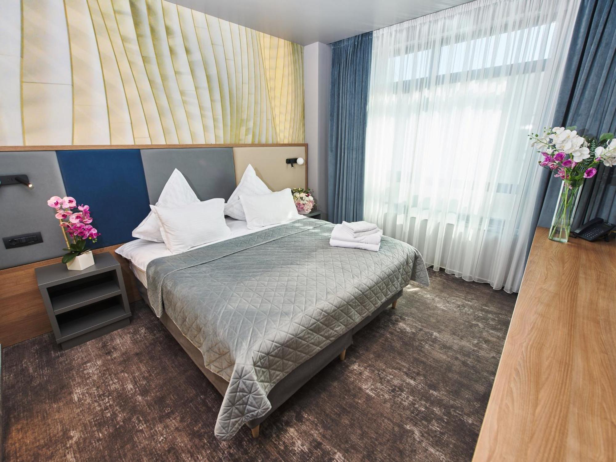 Hotel EMD Bacău Buitenkant foto