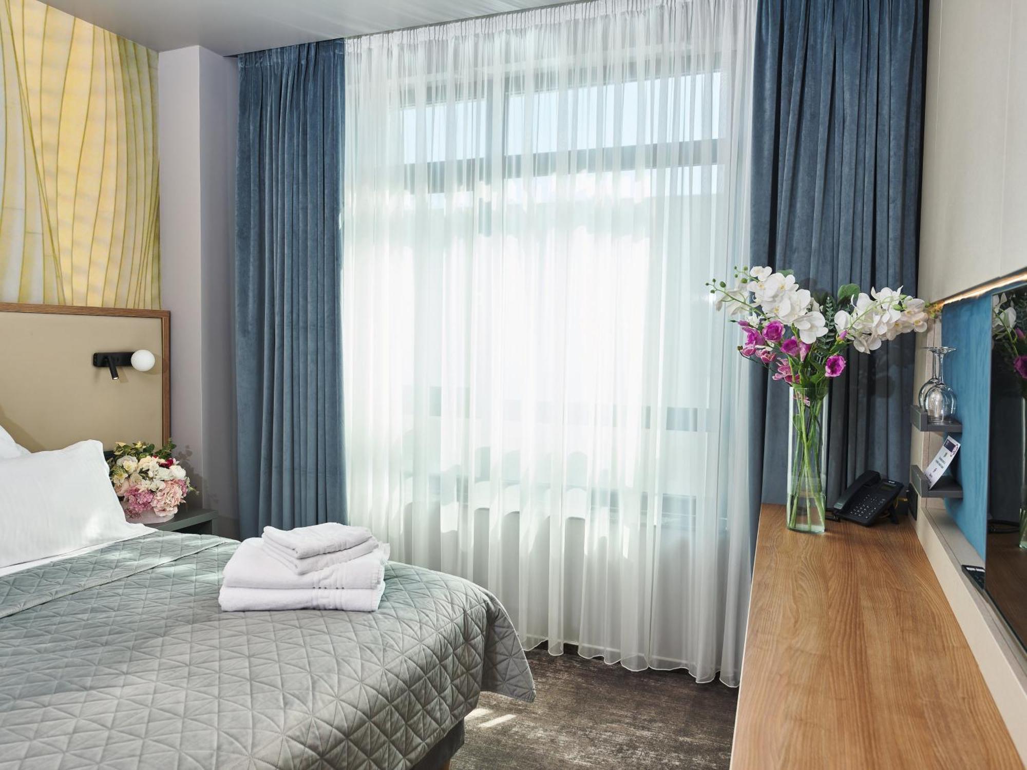 Hotel EMD Bacău Buitenkant foto