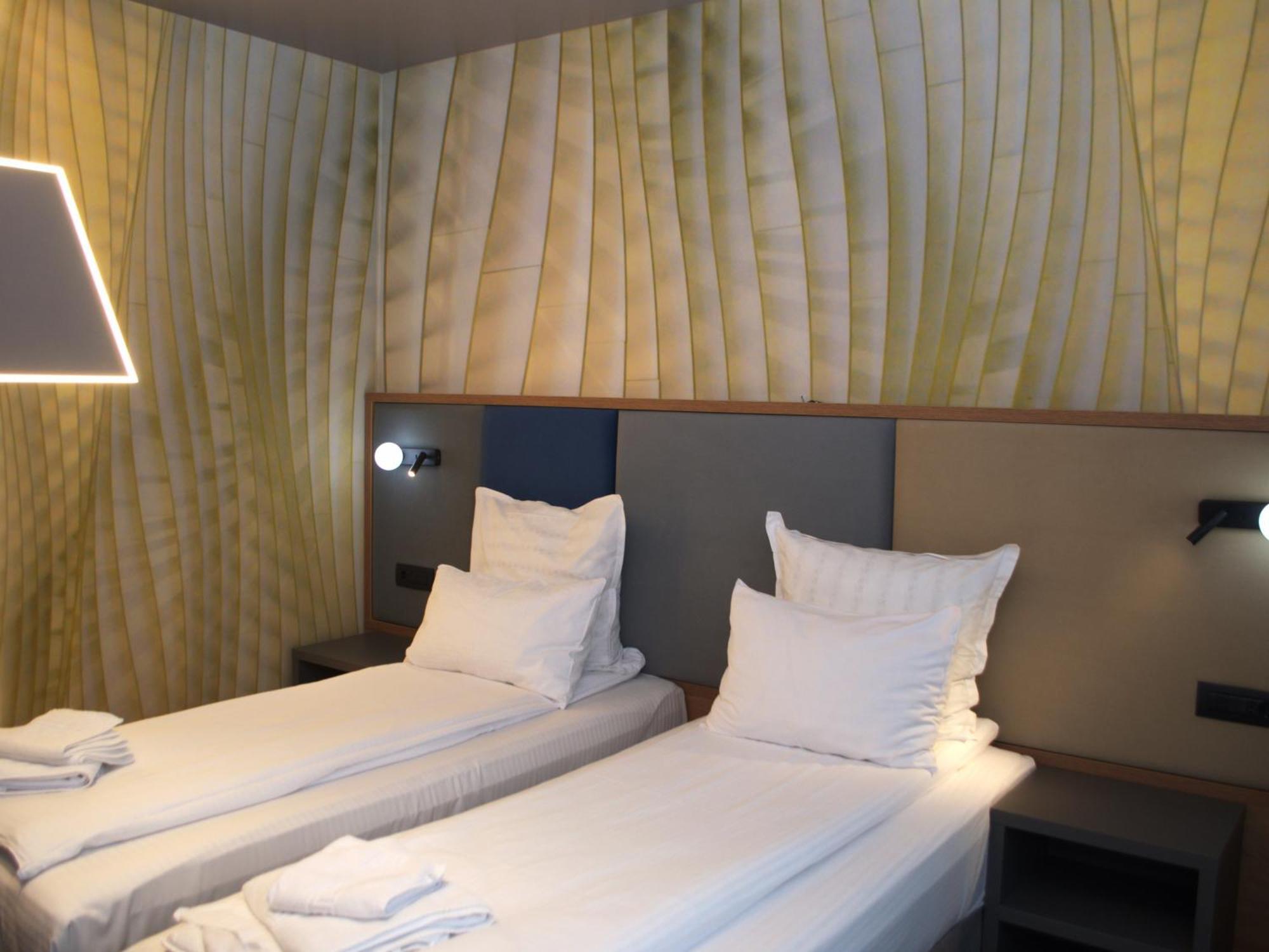 Hotel EMD Bacău Buitenkant foto