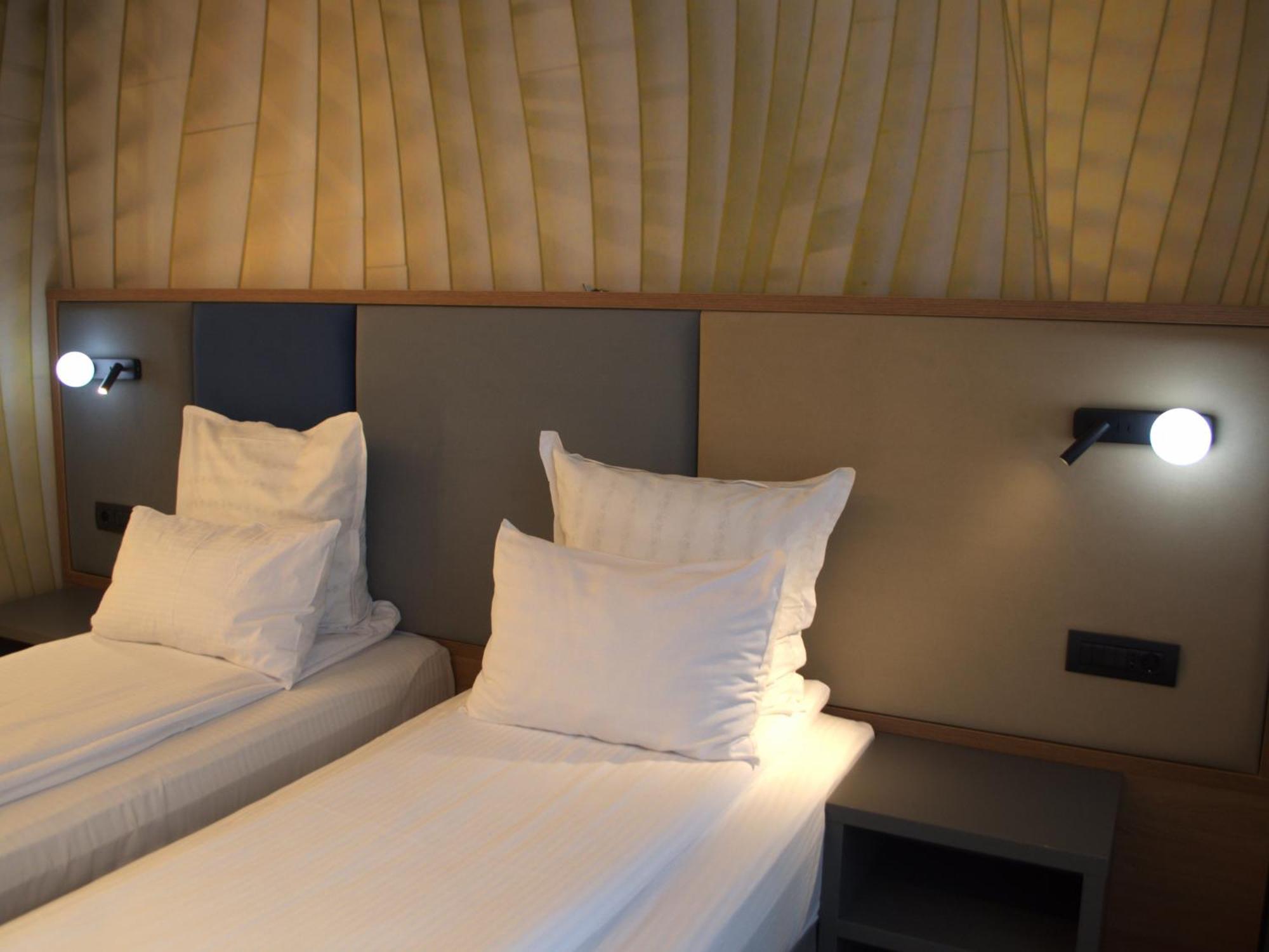 Hotel EMD Bacău Buitenkant foto